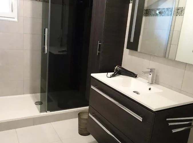 Apartman T3 150 M De La Plage, Climatisation, Piscine Et Parking Privatif -